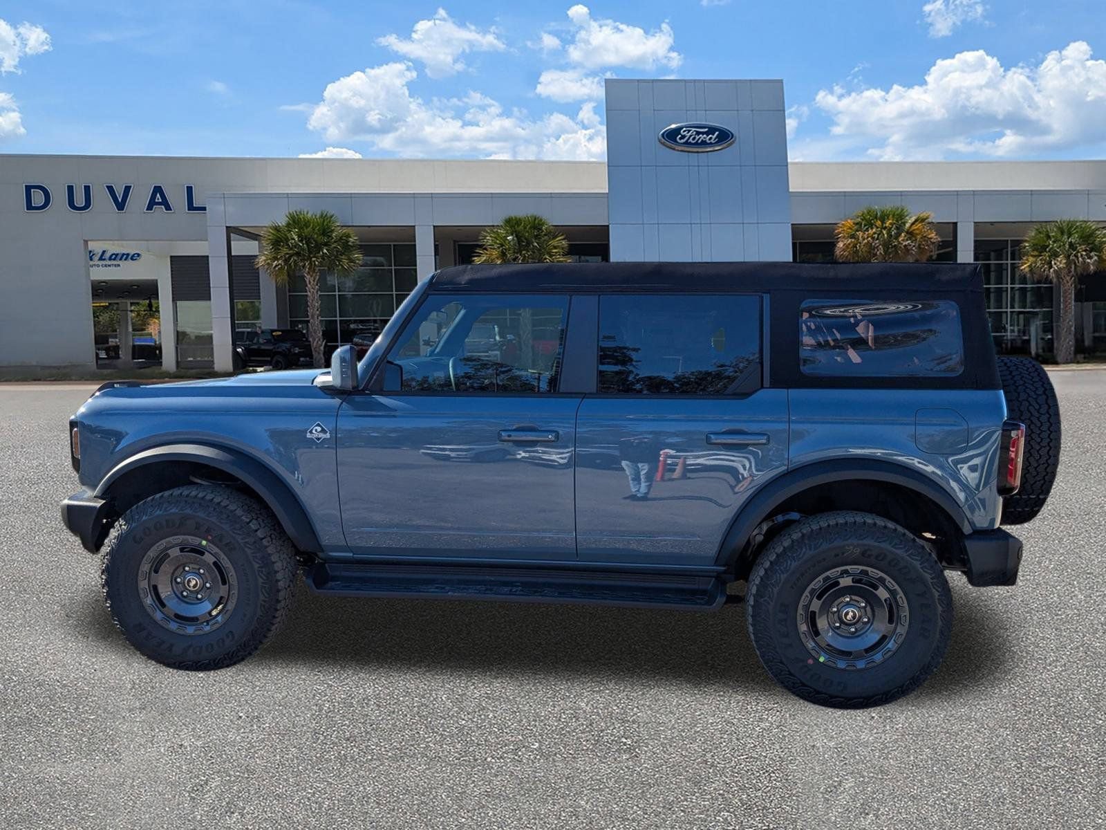 New 2025 Ford Bronco Outer Banks w/ Sasquatch Package AWD/4WD image 7