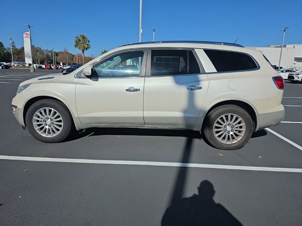 Used 2011 Buick Enclave CXL image 3