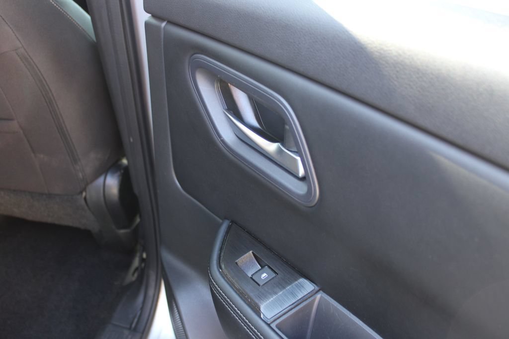 Used 2024 Nissan Rogue SV FWD image 26