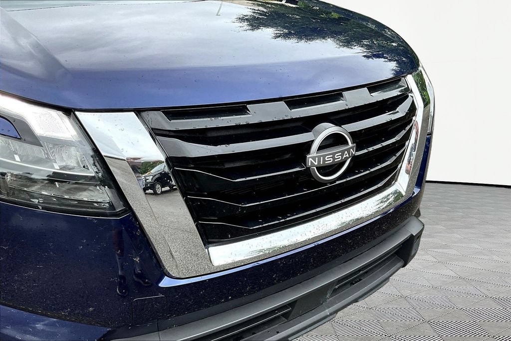 Used 2025 Nissan Pathfinder SV FWD image 31