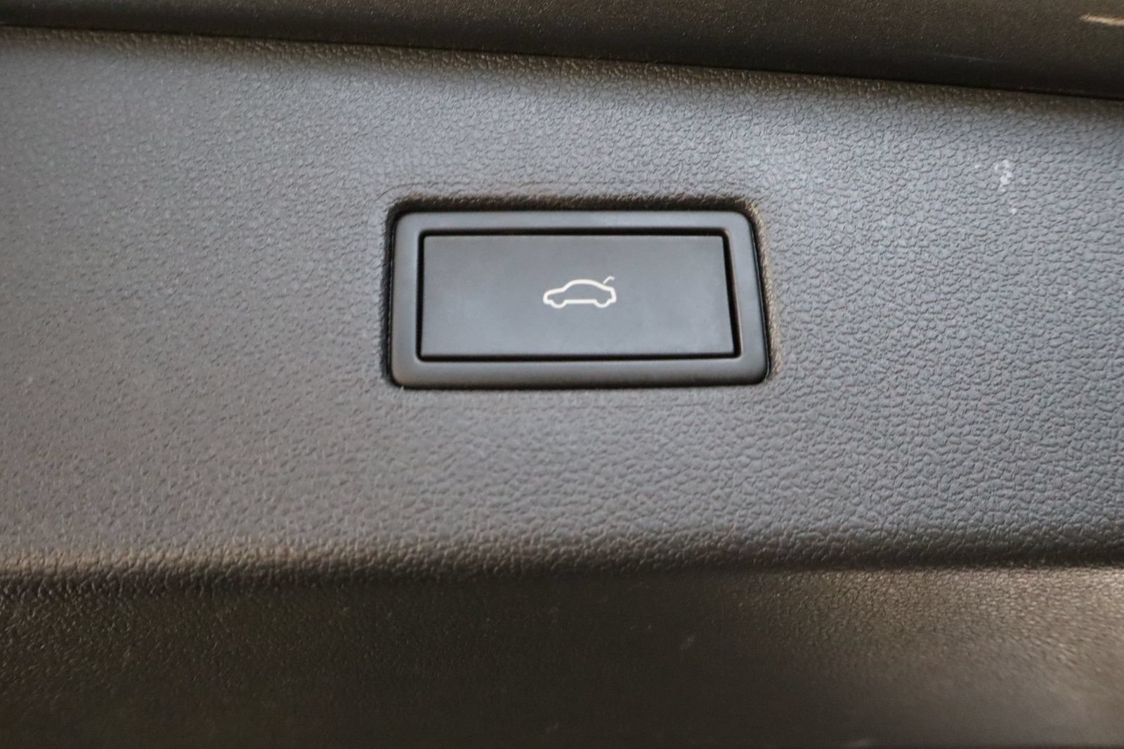 Used 2023 Volkswagen Tiguan SE R-Line FWD image 39