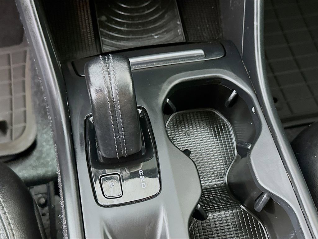 Used 2019 Volvo XC40 T5 Momentum image 17