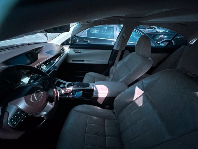 Used 2016 Lexus ES 350 w/ Luxury Package w/Wood Trim FWD image 4