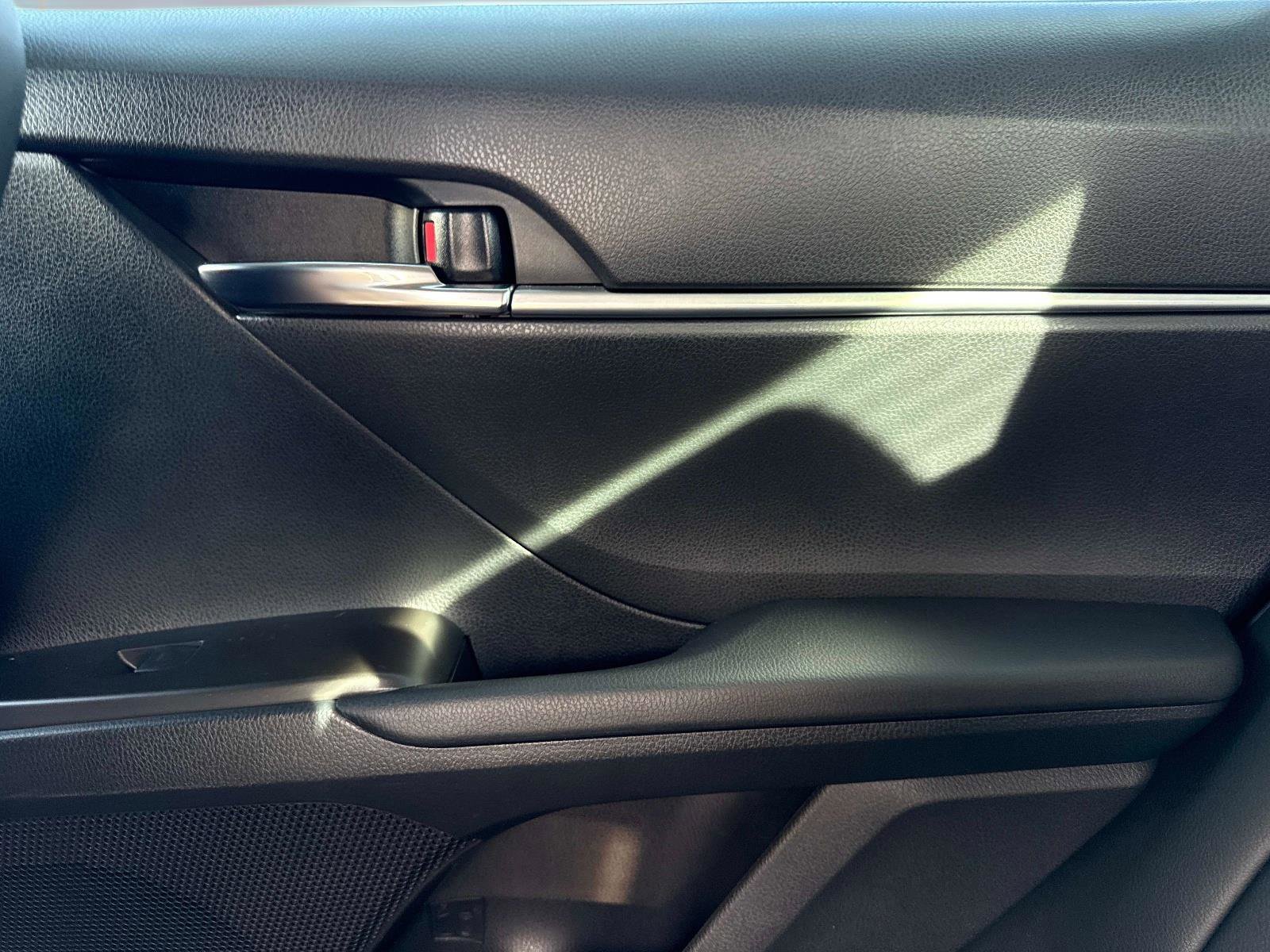 Used 2021 Toyota Camry SE image 15