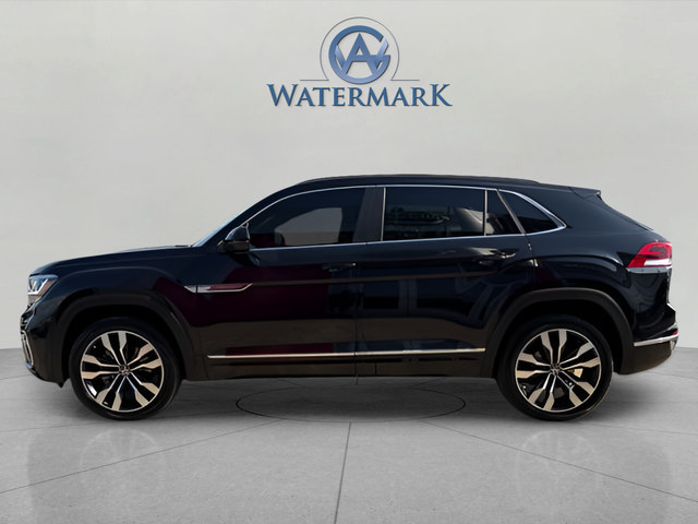 Used 2021 Volkswagen Atlas Cross Sport SEL R-Line w/ Cross Sport MDO Package FWD image 2