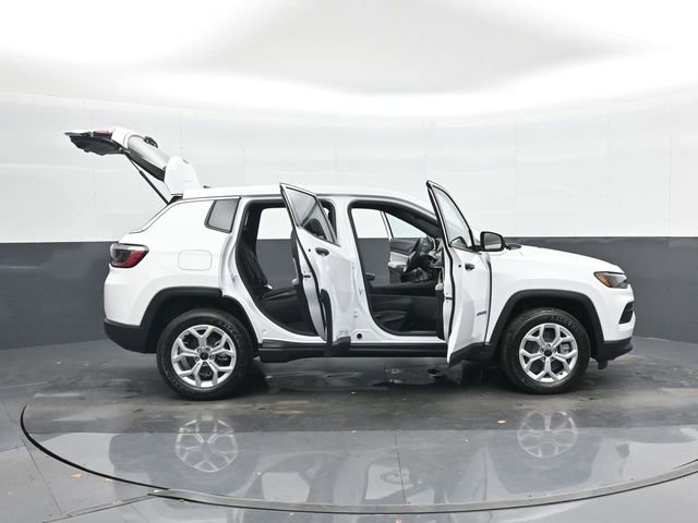 Used 2025 Jeep Compass Sport image 46