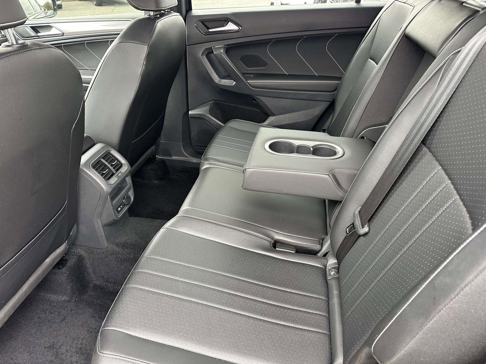 Certified 2022 Volkswagen Tiguan SE R-Line image 12