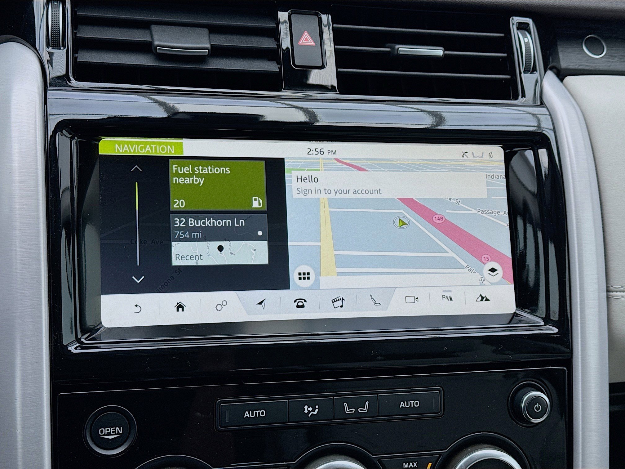 Used 2018 Land Rover Discovery HSE image 9