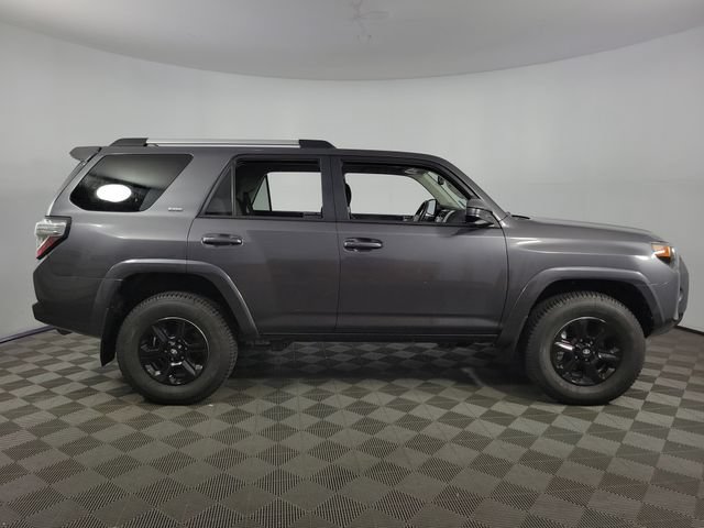 Used 2022 Toyota 4Runner SR5 AWD/4WD image 10