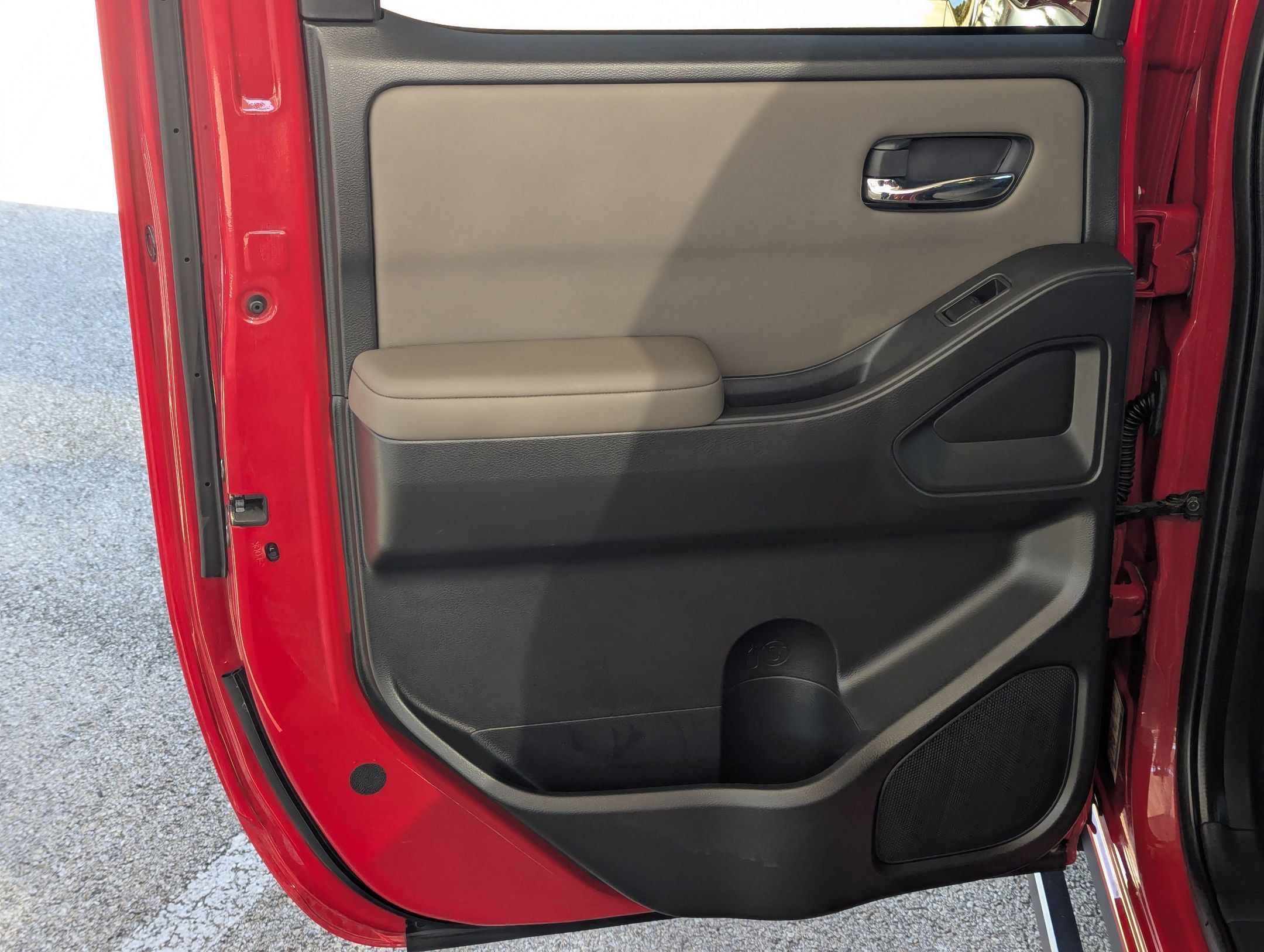 Used 2022 Nissan Frontier SV w/ Technology Package image 16