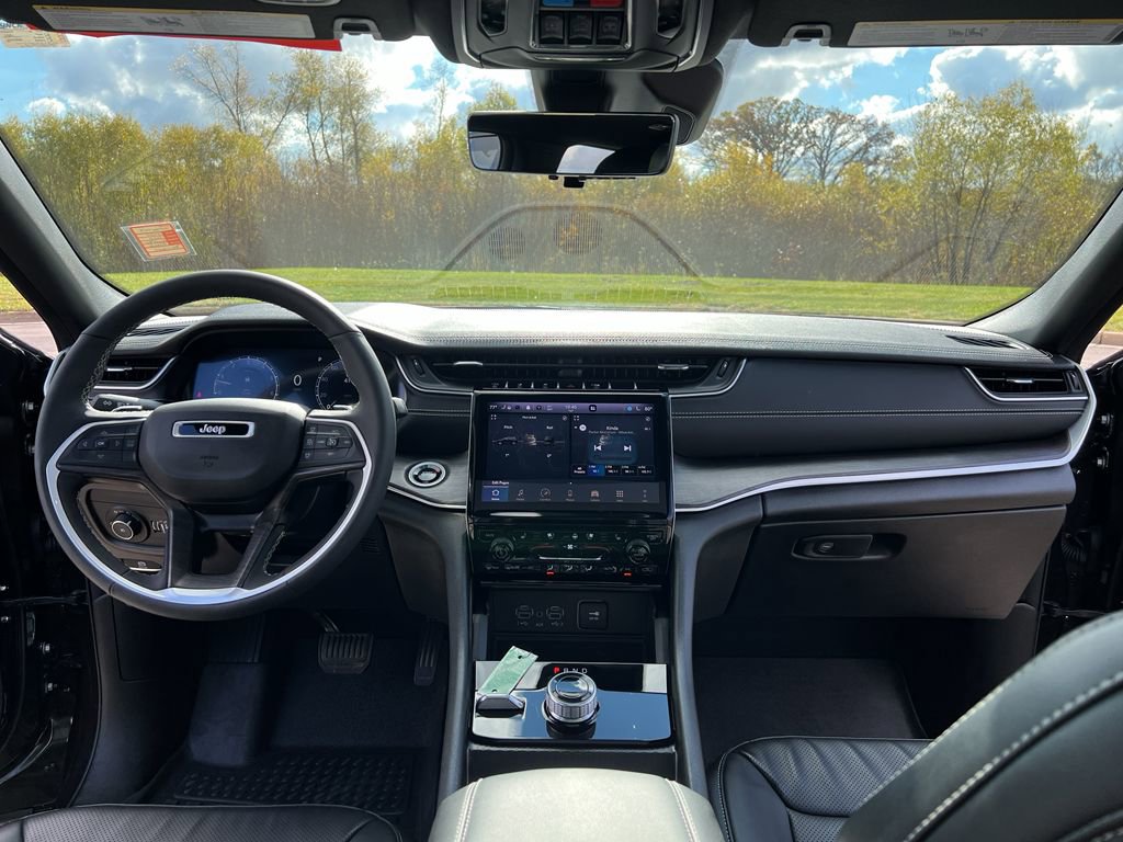 Used 2024 Jeep Grand Cherokee Limited w/ Luxury Tech Group II image 20