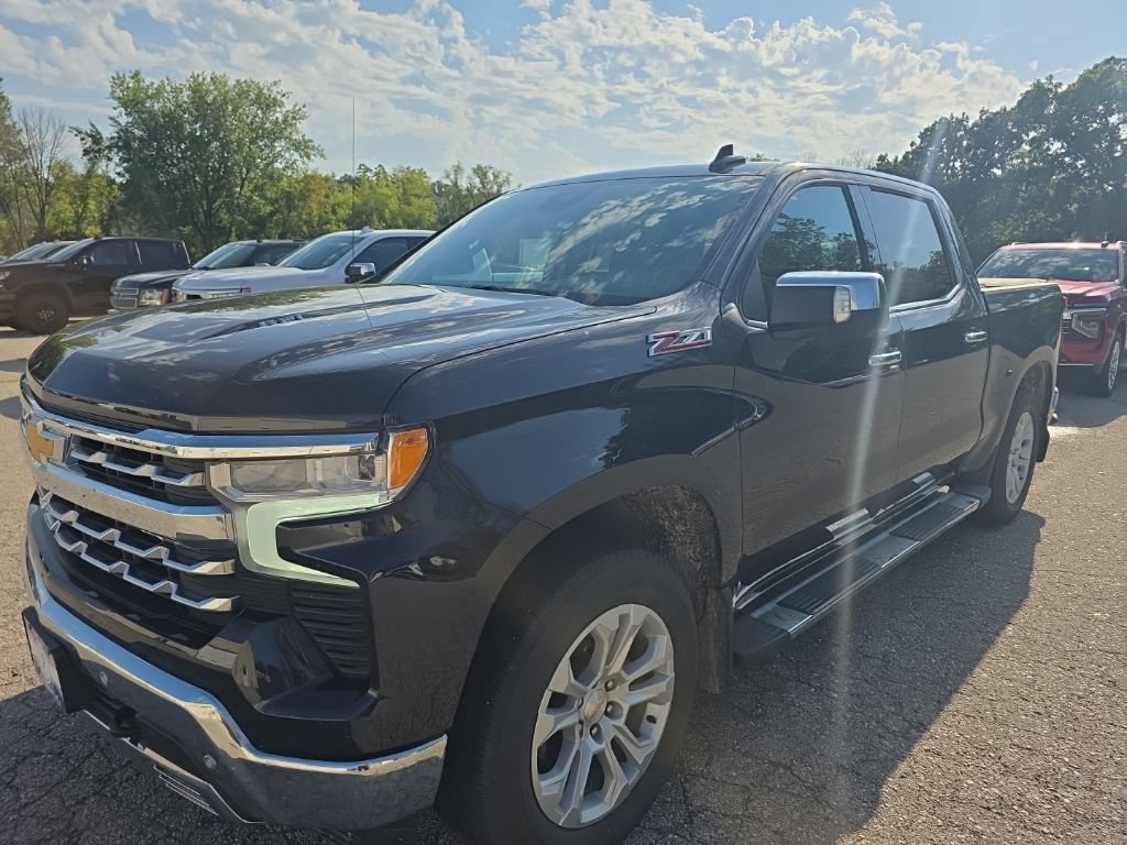 Used 2022 Chevrolet Silverado 1500 LTZ w/ LTZ Premium Package AWD/4WD image 3
