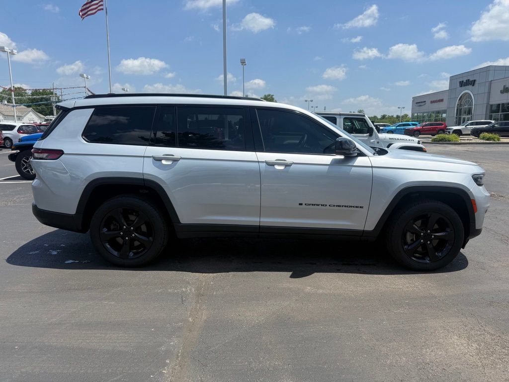 Used 2024 Jeep Grand Cherokee L Altitude AWD/4WD image 2