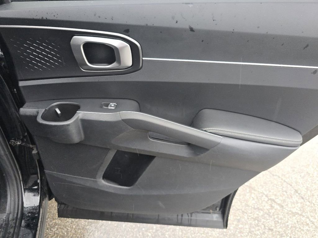 Used 2022 Kia Sorento S image 21