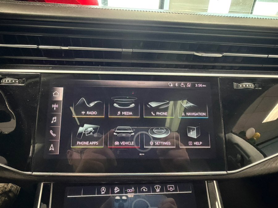 Used 2020 Audi Q8 Prestige w/ Prestige Package AWD/4WD image 46