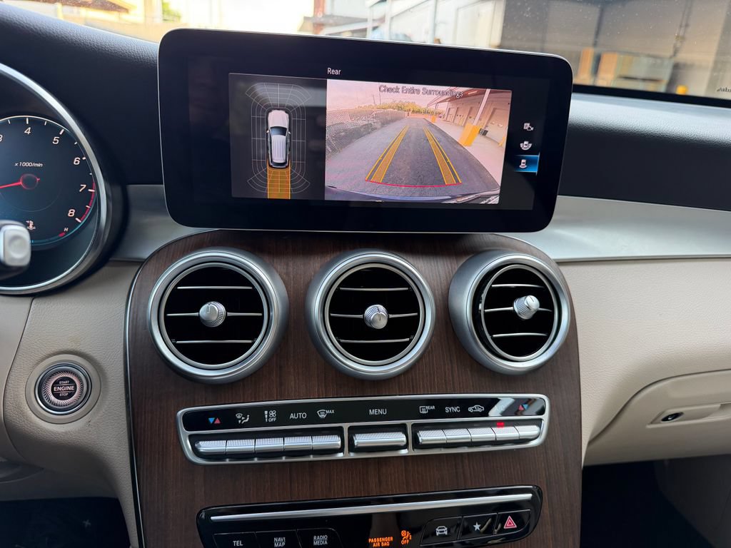Used 2021 Mercedes-Benz GLC 300 4MATIC image 11