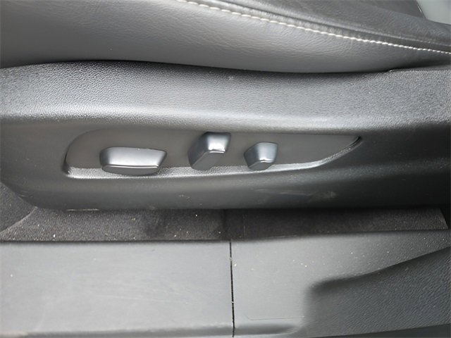 Used 2022 Cadillac XT4 Luxury w/ Cold Weather Package image 11