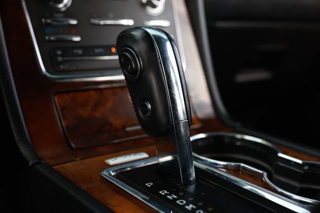 Used 2016 Lincoln Navigator Select RWD image 45