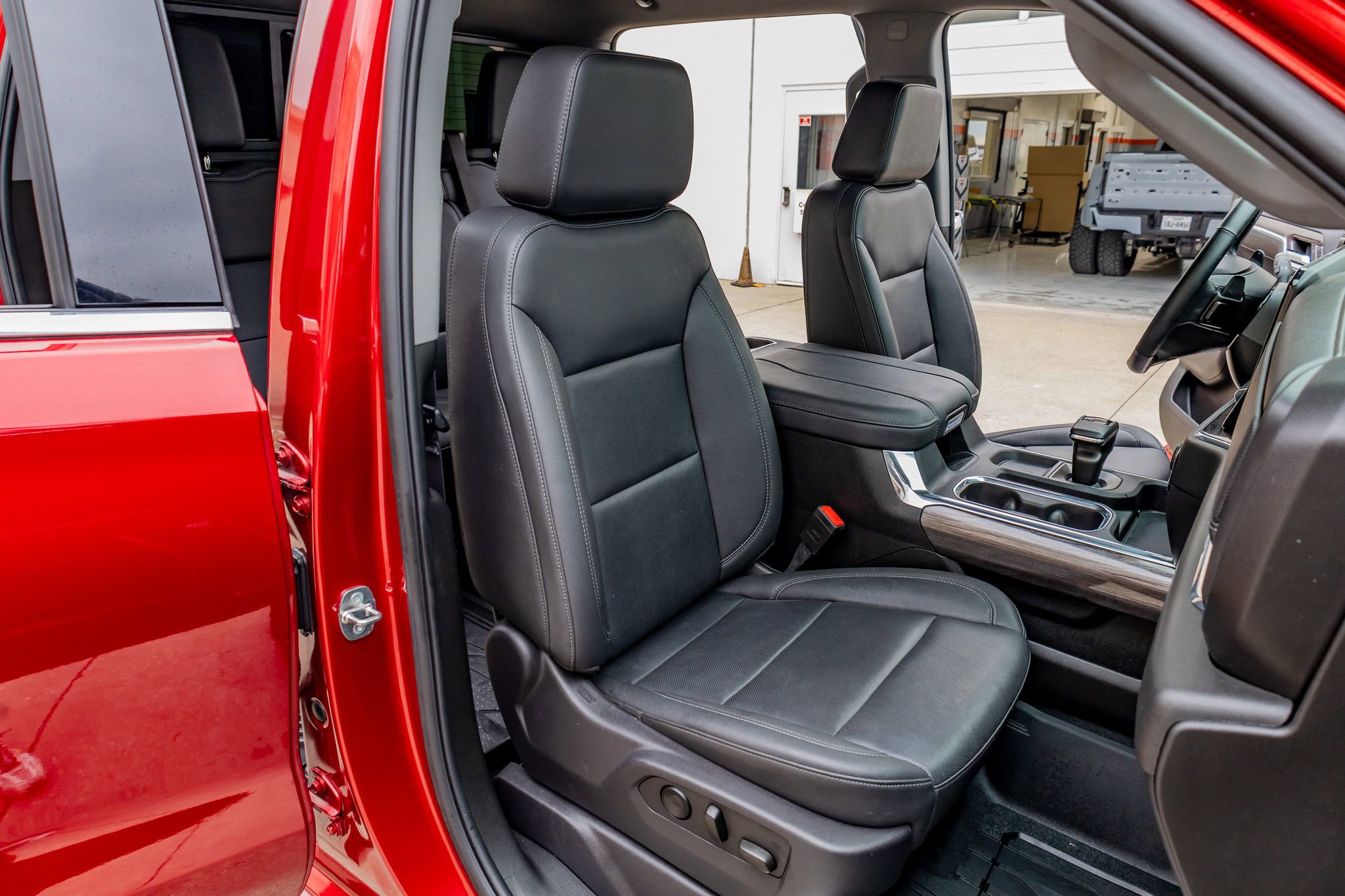 Used 2024 Chevrolet Silverado 1500 LTZ w/ LTZ Convenience Package II AWD/4WD image 29