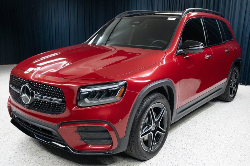Certified 2026 Mercedes-Benz GLB 250 4MATIC image 1