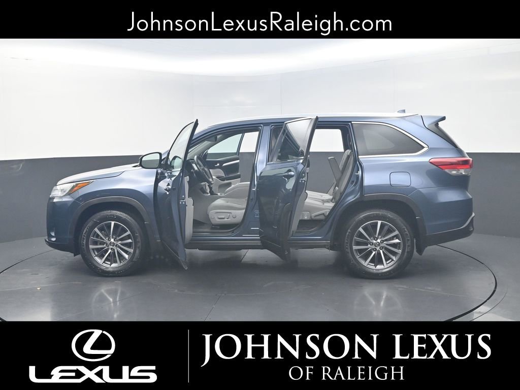 Used 2019 Toyota Highlander XLE image 26