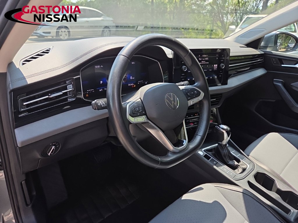 Used 2025 Volkswagen Jetta SE FWD image 18
