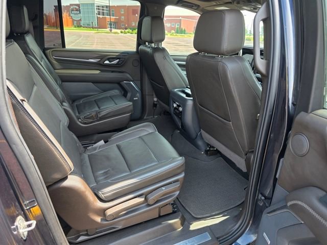 Used 2022 GMC Yukon XL Denali w/ Denali Premium Package image 25