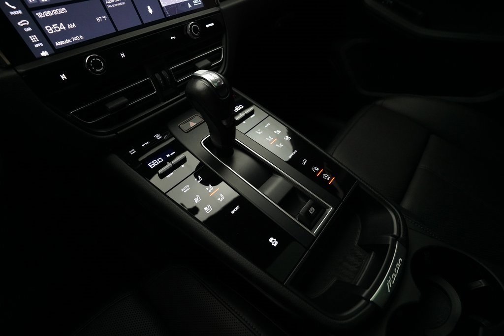 Used 2023 Porsche Macan image 27