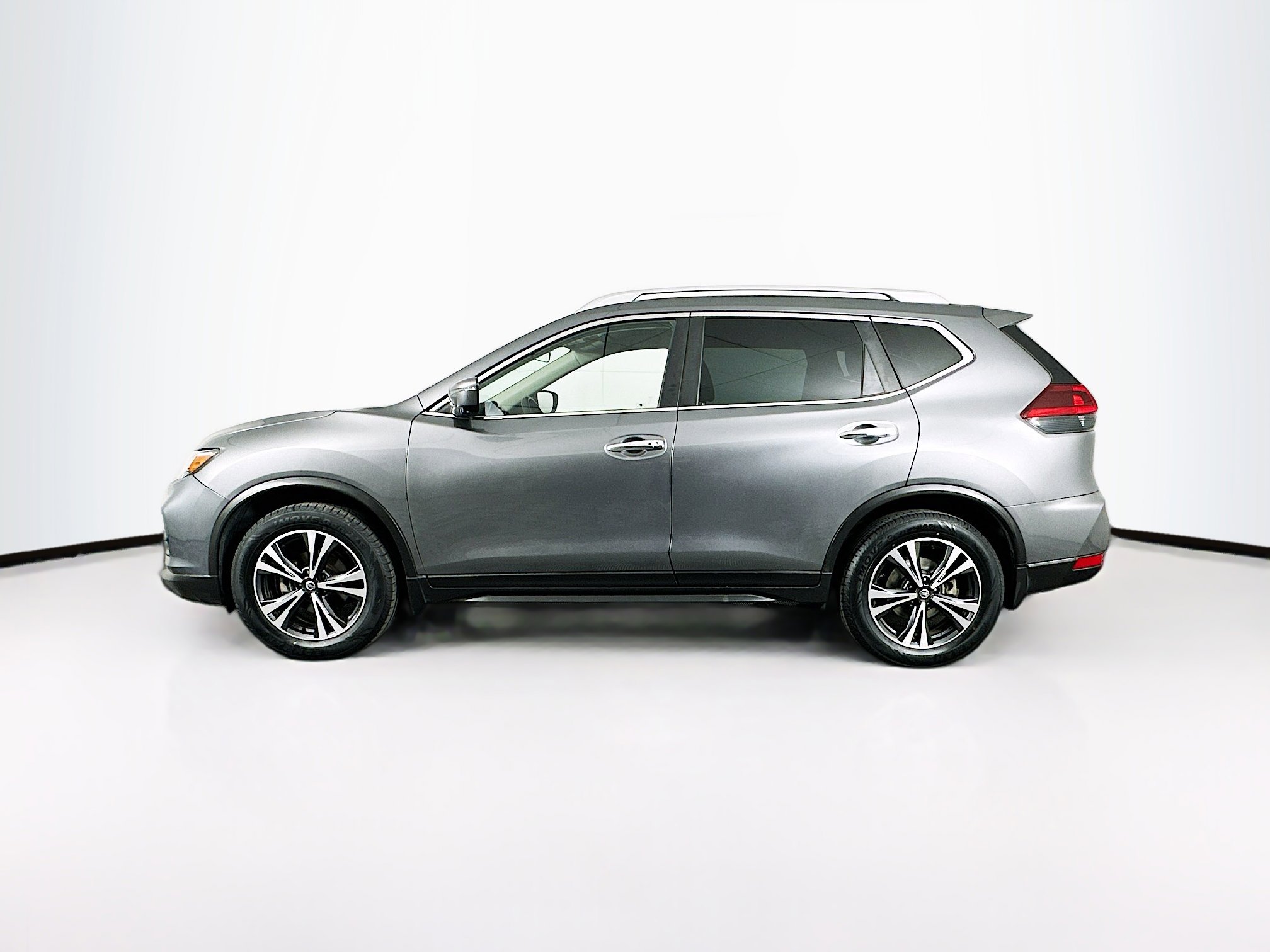 Used 2020 Nissan Rogue SV w/ Premium Package image 4