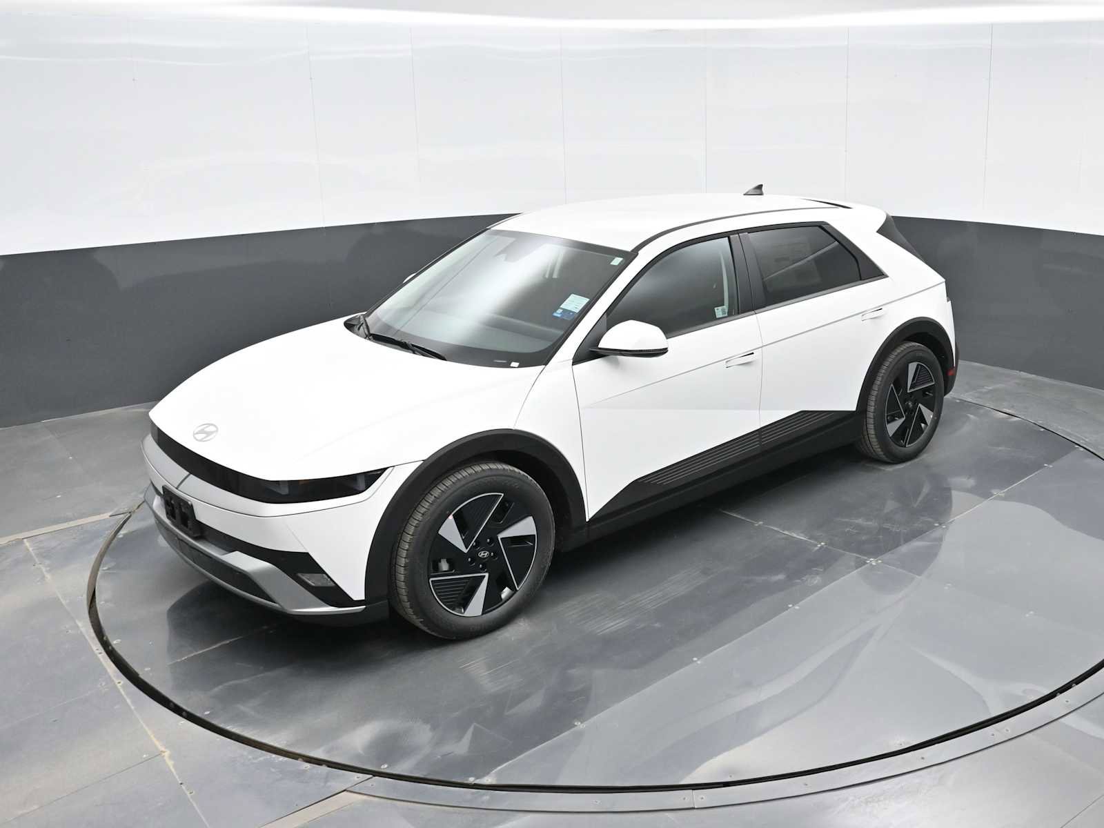 New 2025 Hyundai Ioniq 5 SE image 26