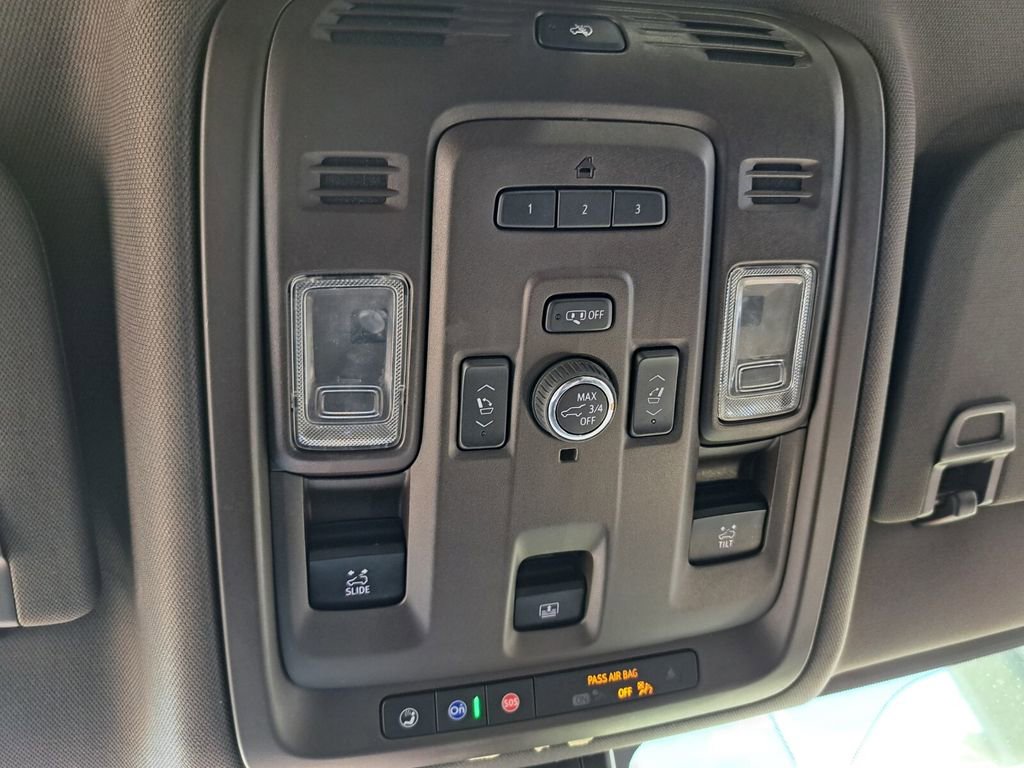 Used 2021 GMC Yukon Denali w/ Denali Premium Package image 18