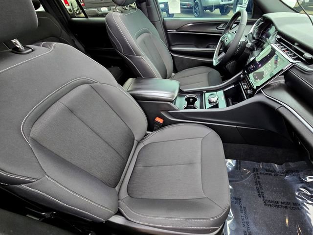 Certified 2025 Jeep Grand Cherokee Laredo X image 22