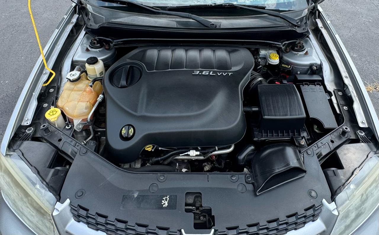 Used 2013 Dodge Avenger R/T FWD image 11
