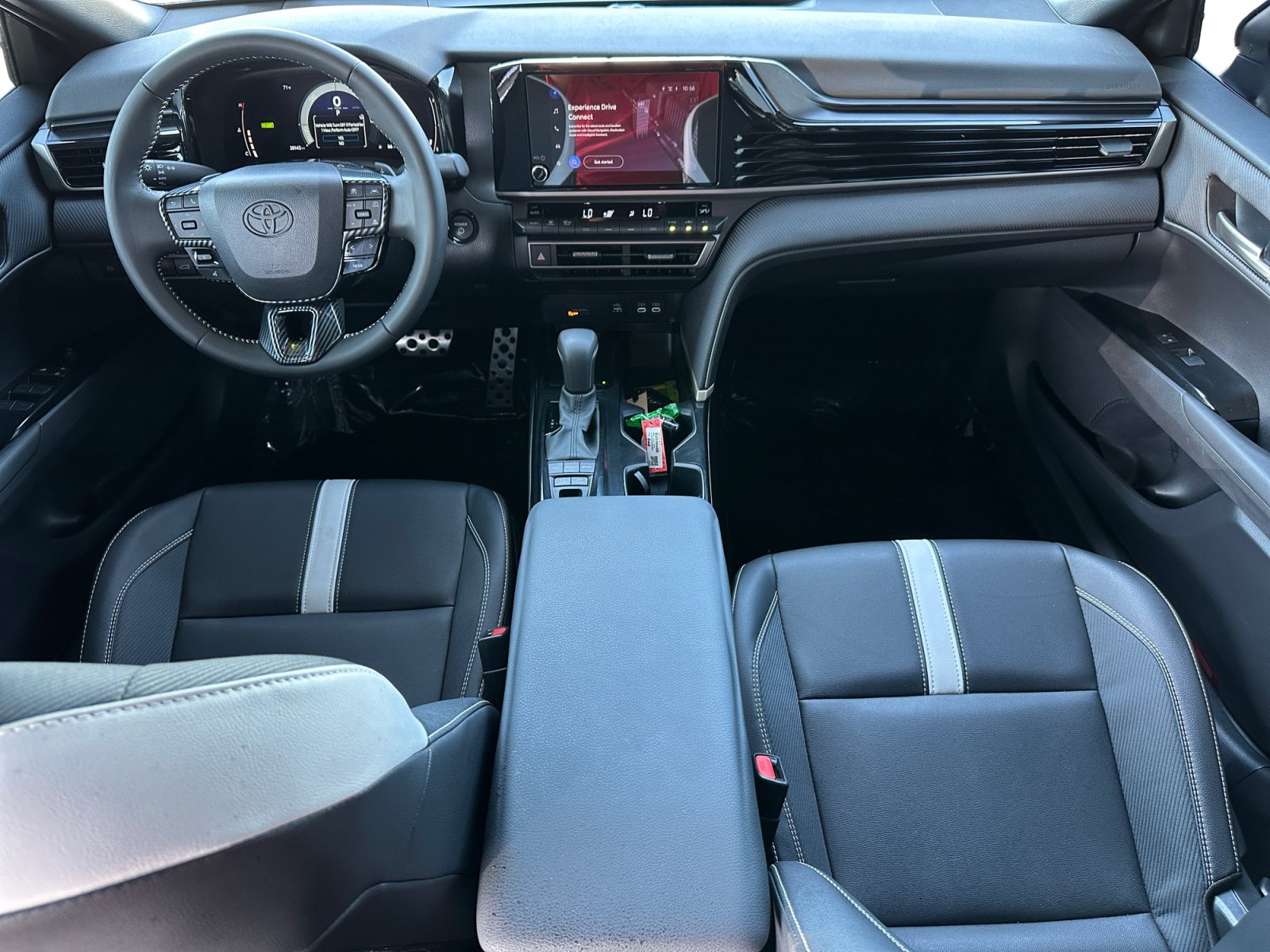 Used 2025 Toyota Camry SE w/ Convenience Package FWD image 11