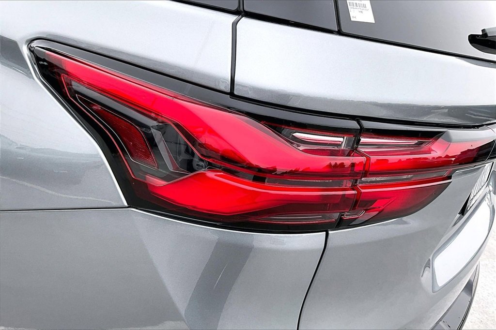 Used 2023 Chevrolet Traverse Premier w/ Redline Edition image 21