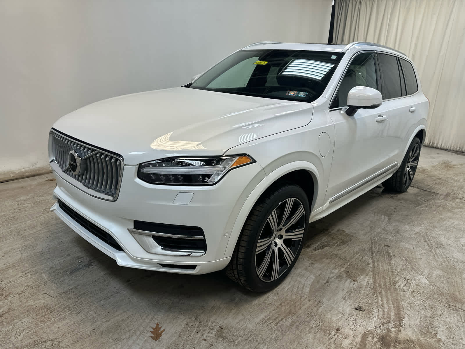 Used 2023 Volvo XC90 T8 Plus image 10