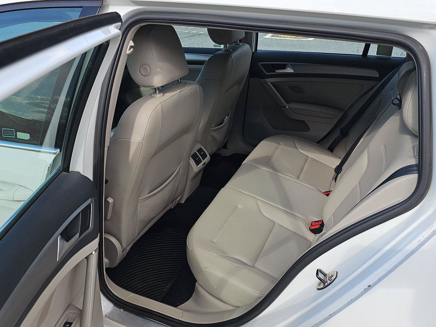 Used 2015 Volkswagen Golf TDI S FWD image 19
