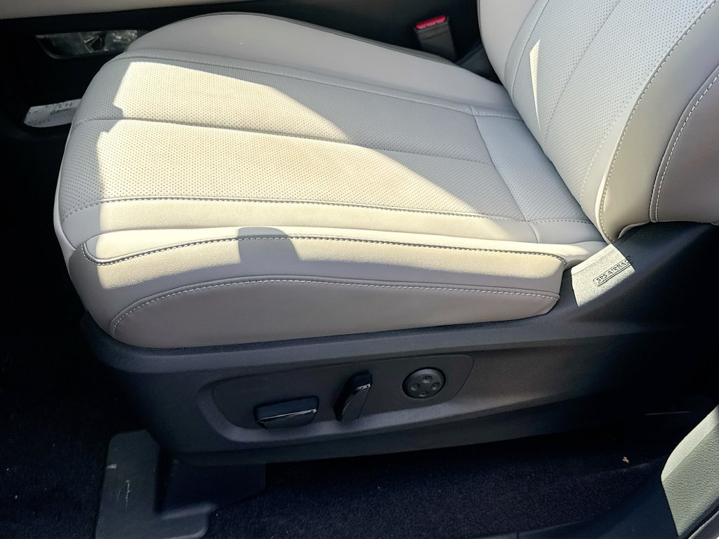 Used 2027 INFINITI QX60 Luxe w/ Cargo Package FWD image 21