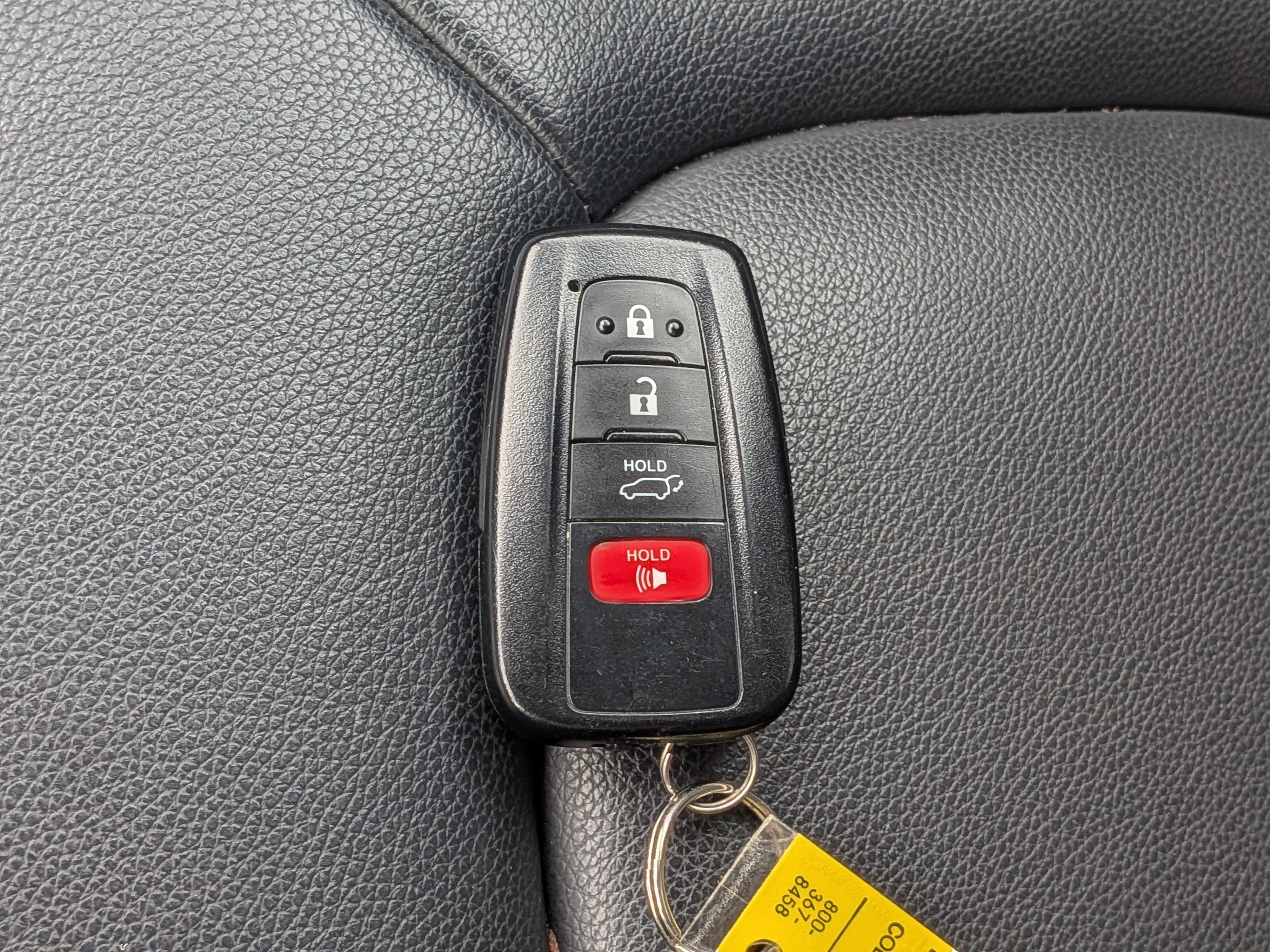 Used 2022 Toyota Highlander XLE AWD/4WD image 28