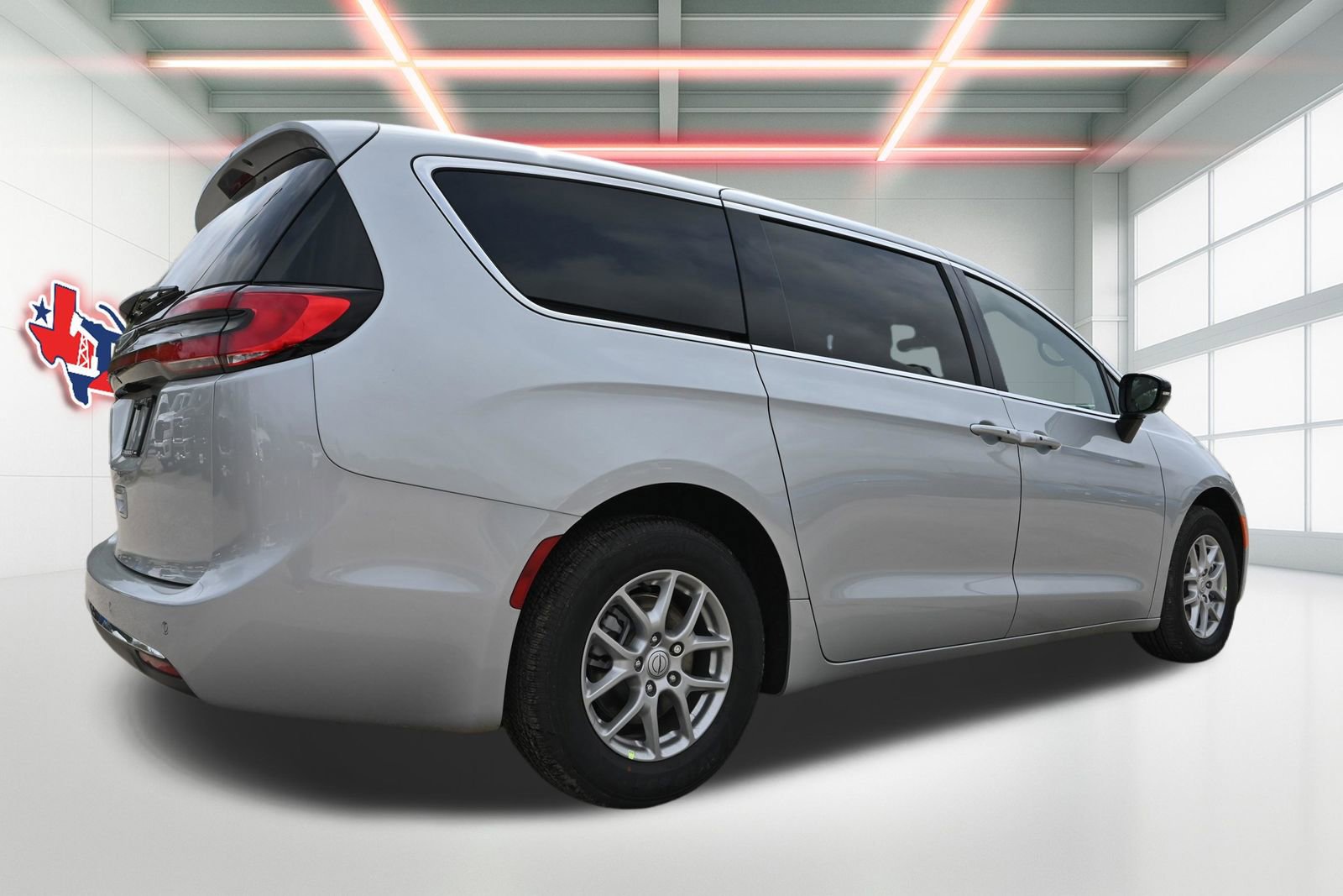 New 2026 Chrysler Pacifica Select image 3