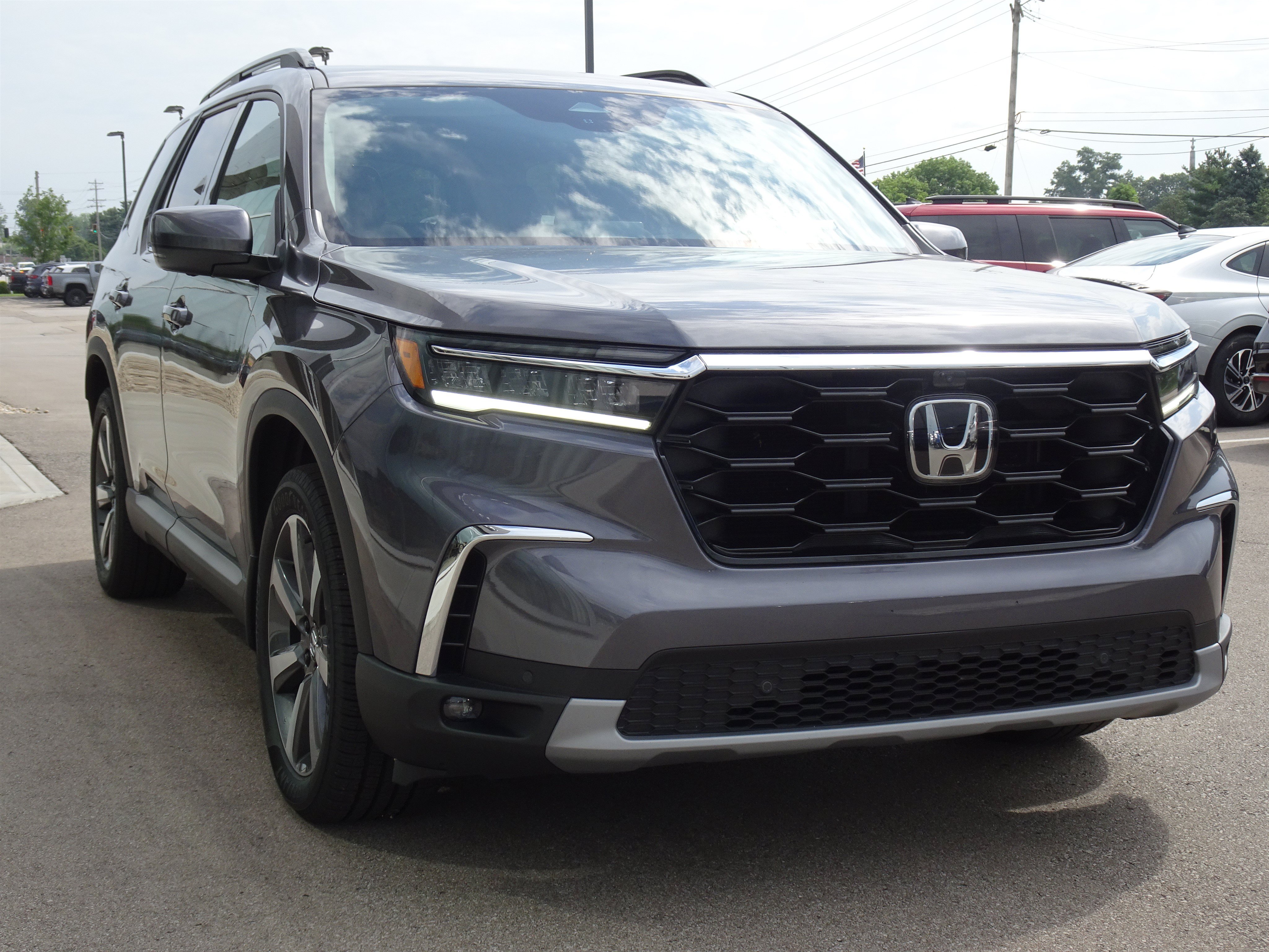 Used 2025 Honda Pilot Elite image 6