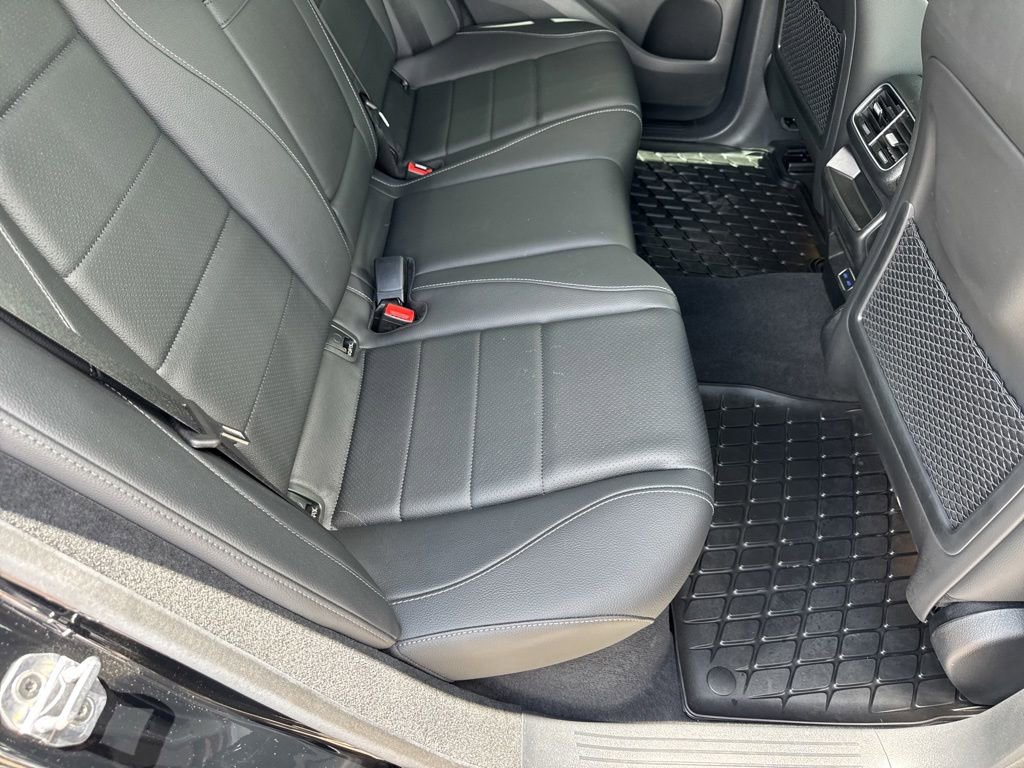 Used 2025 Mercedes-Benz GLE 450e 4MATIC w/ Driver Assistance Package image 29