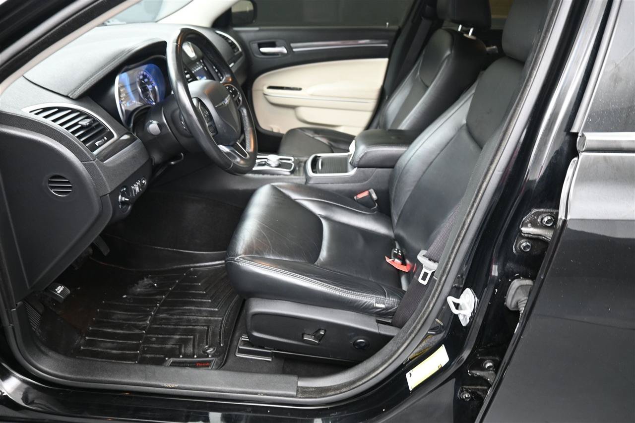 Used 2021 Chrysler 300 Touring w/ Sport Appearance Package RWD image 14
