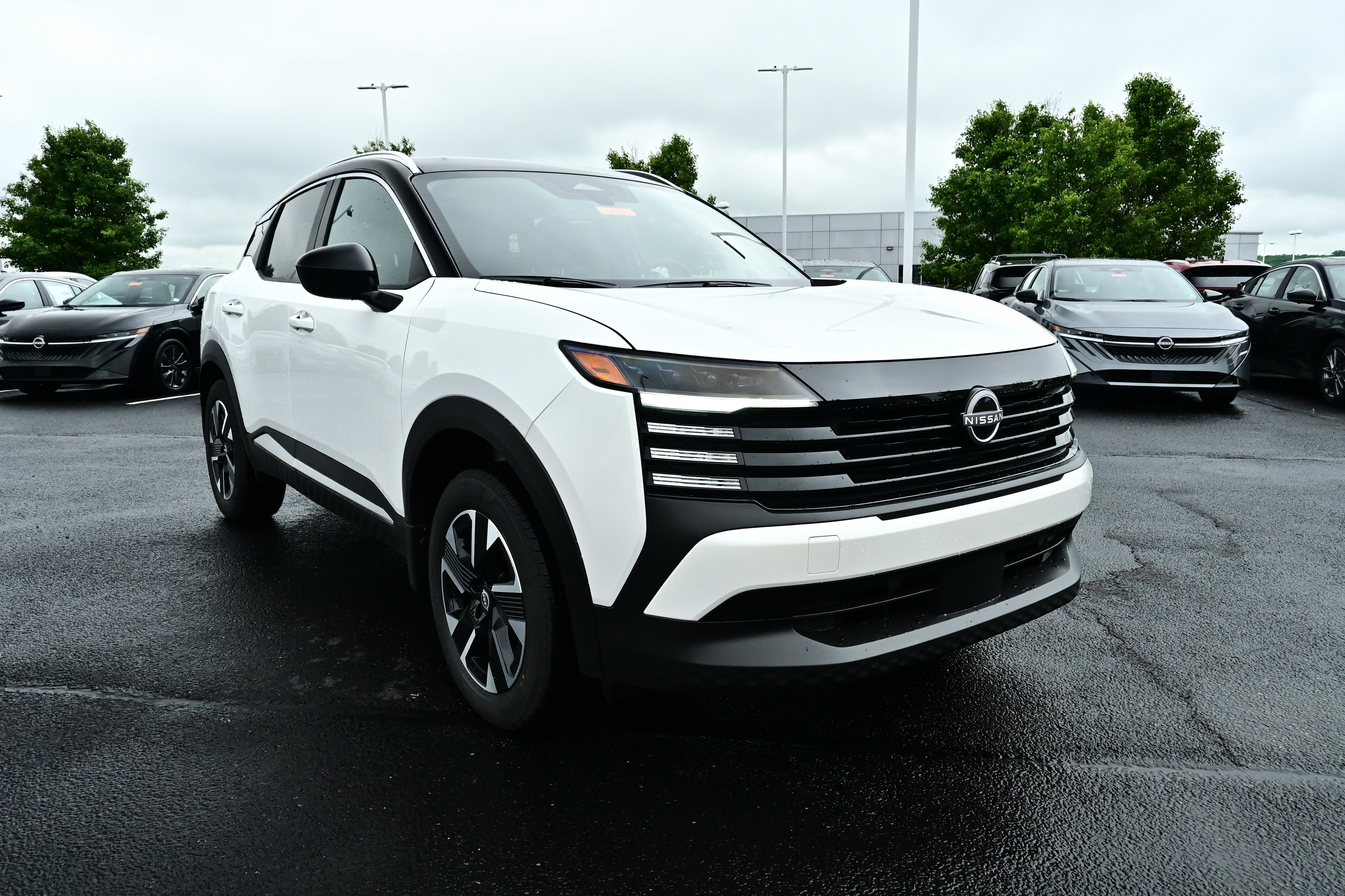 New 2026 Nissan Kicks SV w/ SV Premium Package AWD/4WD image 2