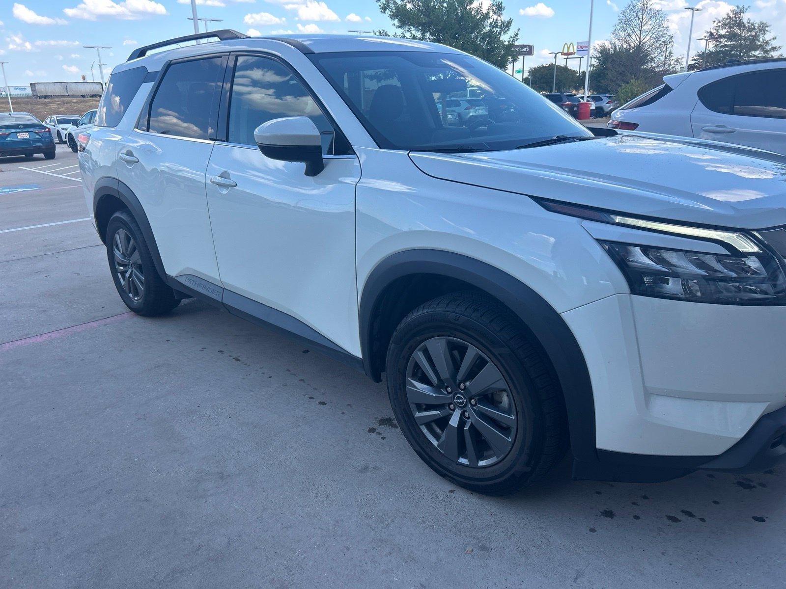 Used 2024 Nissan Pathfinder SV FWD image 4
