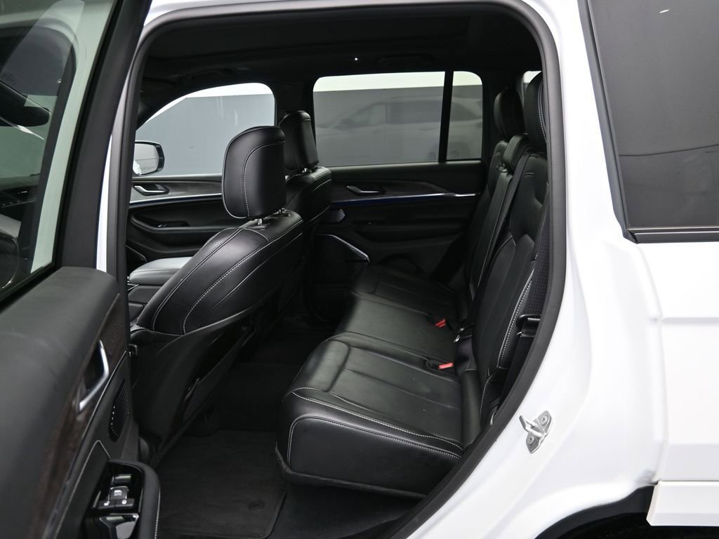 Used 2023 Jeep Grand Cherokee Overland image 16