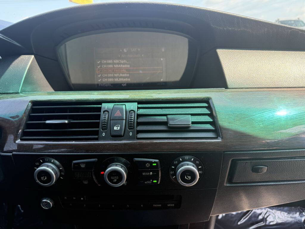 Used 2010 BMW 528i Sedan RWD image 12