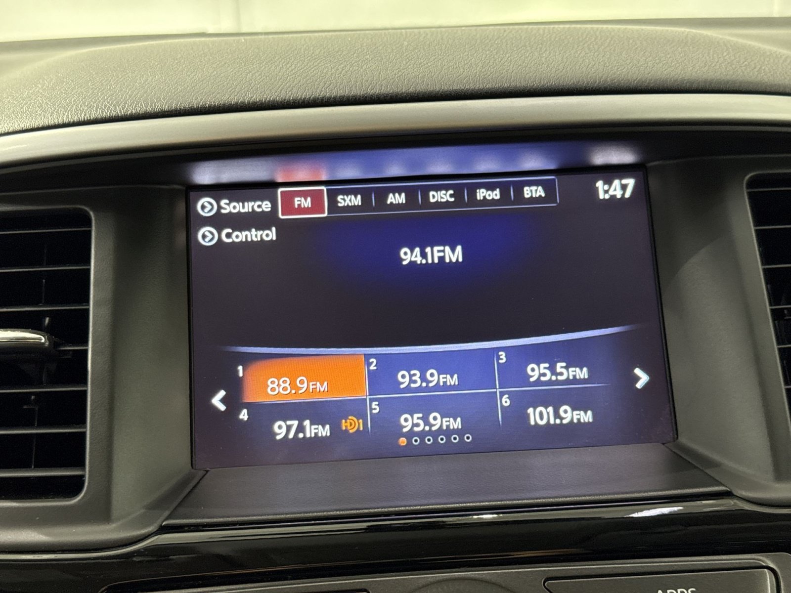 Used 2019 Nissan Pathfinder SV AWD/4WD image 19