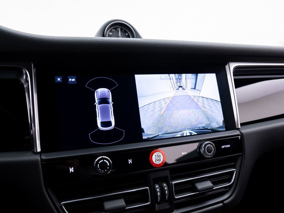 Certified 2025 Porsche Macan image 23