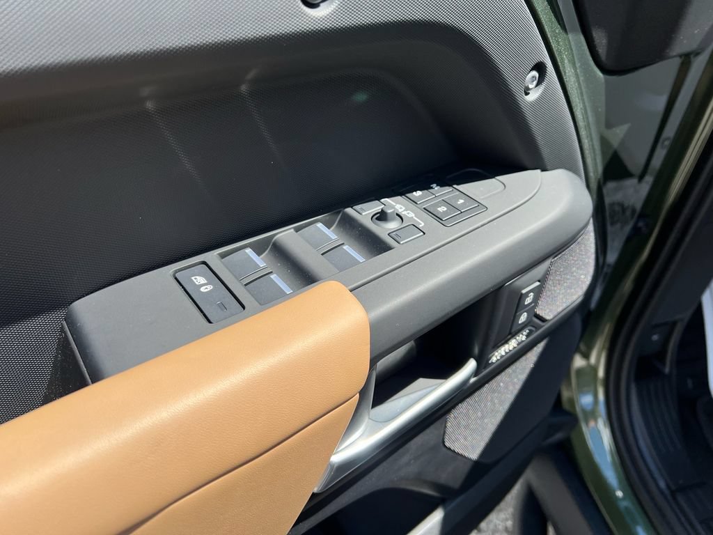 New 2026 Land Rover Defender 130 X-Dynamic SE AWD/4WD image 10